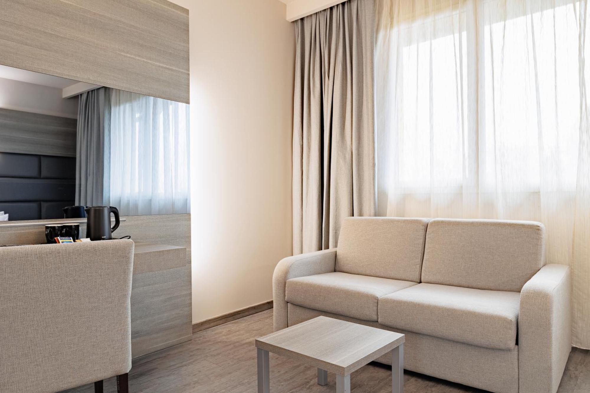 Just Hotel Saronno Exterior photo