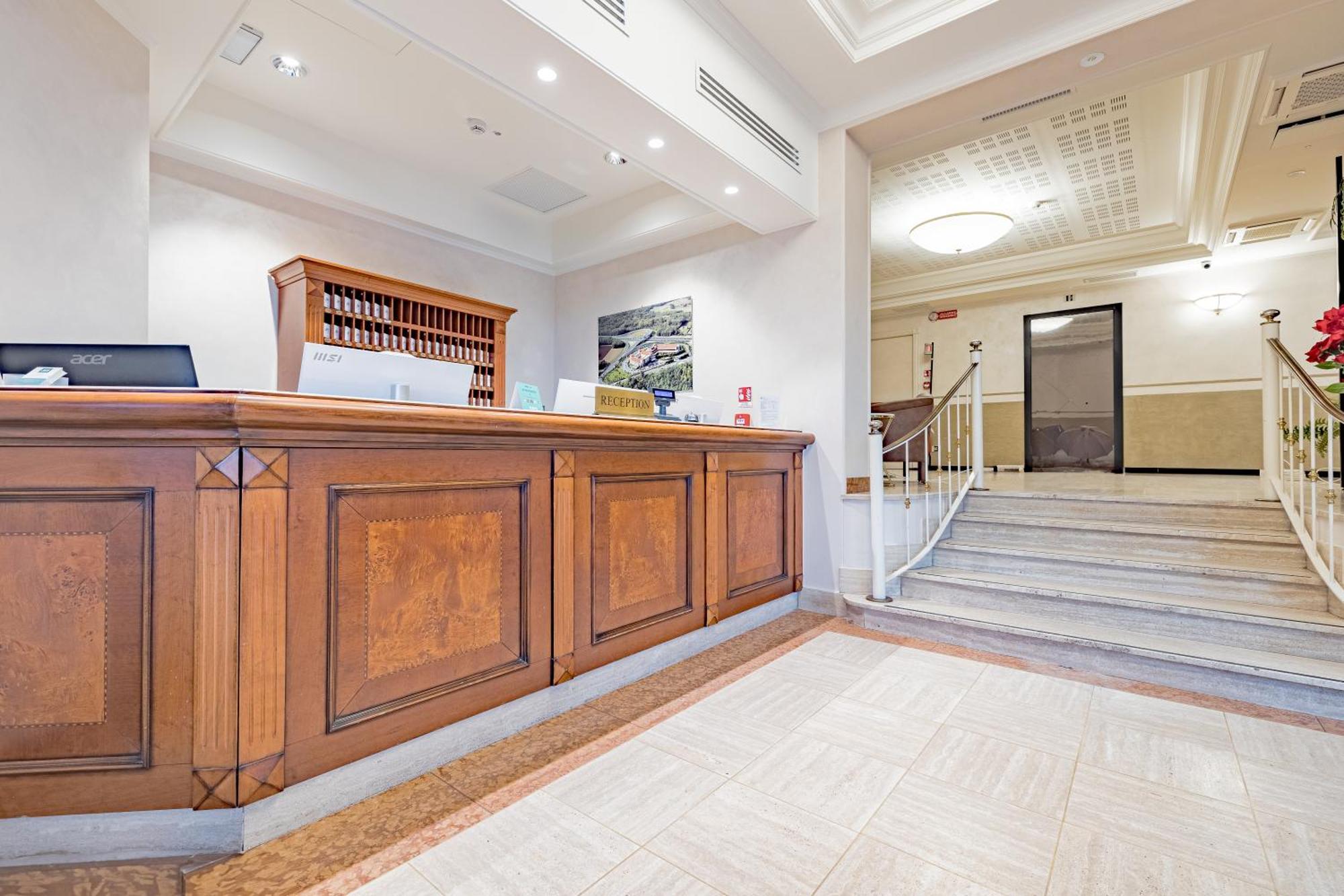 Just Hotel Saronno Exterior photo
